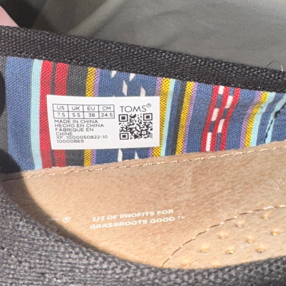Toms Women's Black Canvas Flats - Picture 12 of 13